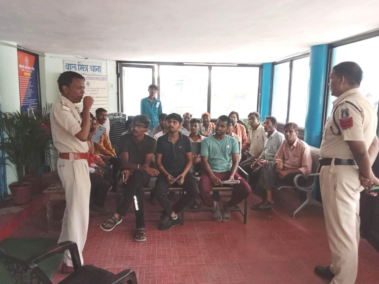 रायगढ़ : माल वाहक वाहनों पर सवारी ले जाने पर होगी सख्त कार्यवाही…