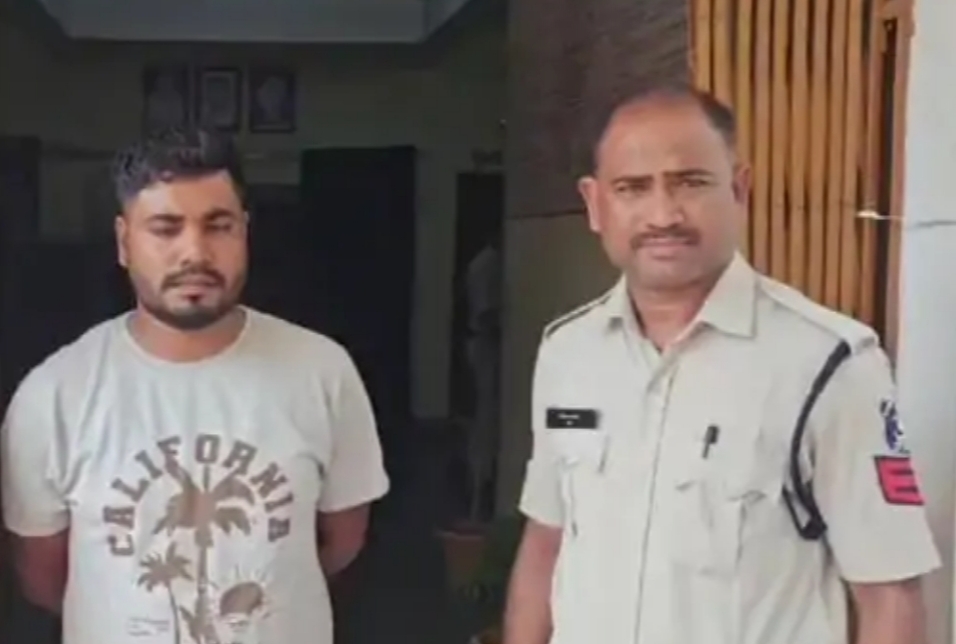 कोरबा : कोल्ड ड्रिंक में नशीली दवा मिलाकर युवती से दुष्कर्म ; अश्लील फोटो-वीडियो बनाकर युवती के मंगेतर को दिखाया जिससे टूटी शादी, ब्लैकमेल कर वसूल चुका था 3 लाख…