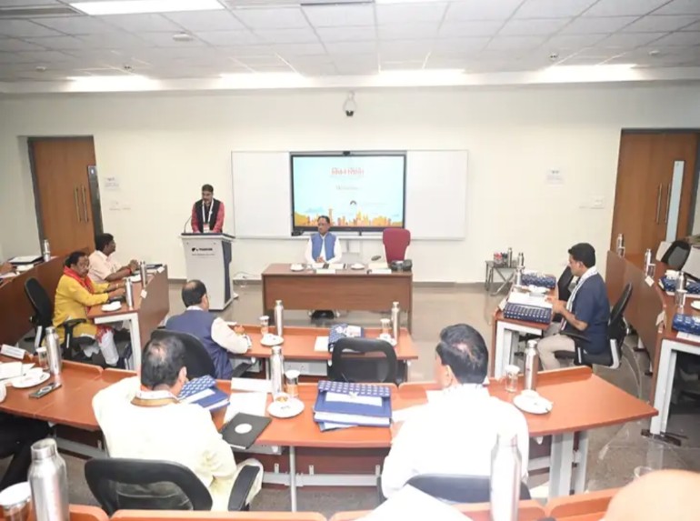 साय सरकार सीख रही IIM रायपुर में छत्तीसगढ़ के विकास का मैनेजमेंट ; IIM अहमदाबाद और धनबाद सहित कई जगह के विद्वानजनों का विभिन्न विषयों पर व्याख्यान…