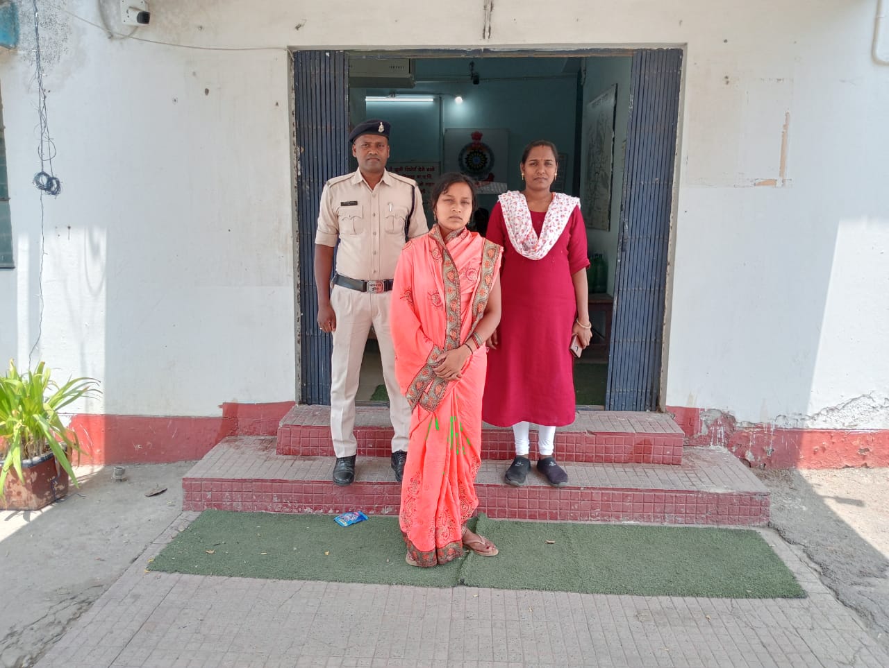 घरघोड़ा : महिला ने अपने डेढ साल के दुधमुहे बच्चे की गला दबाकर की हत्या… पुलिस ने आरोपी महिला को गिरफ्तार कर भेजा रिमांड पर…