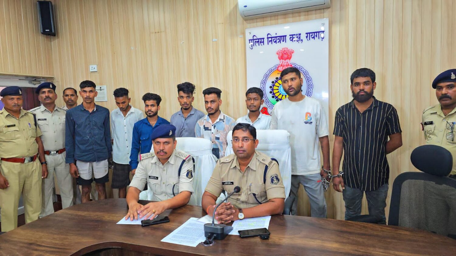 रायगढ़ : कोतवाली पुलिस ने बलवा और आर्म्स एक्ट के अपराध में 08 आरोपियों को किया गिरफ्तार
