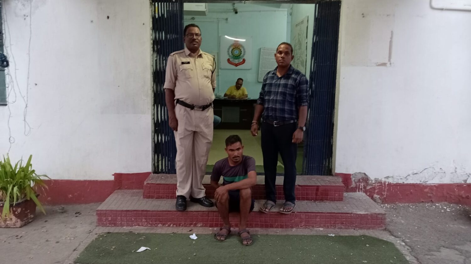 रायगढ़ : नाबालिक से दुष्कर्म का  आरोपी सारंगढ से किया गिरफ्तार ; घरघोड़ा पुलिस ने आरोपी को भेजा रिमांड पर…