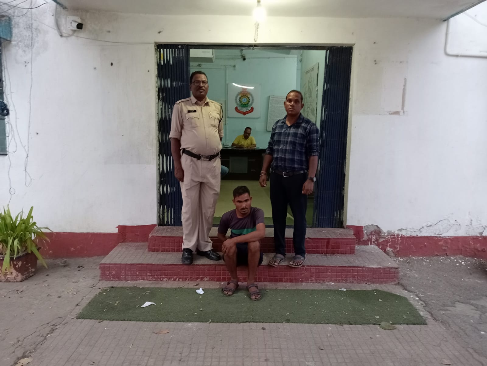 रायगढ़ : नाबालिक से दुष्कर्म का  आरोपी सारंगढ से किया गिरफ्तार ; घरघोड़ा पुलिस ने आरोपी को भेजा रिमांड पर…