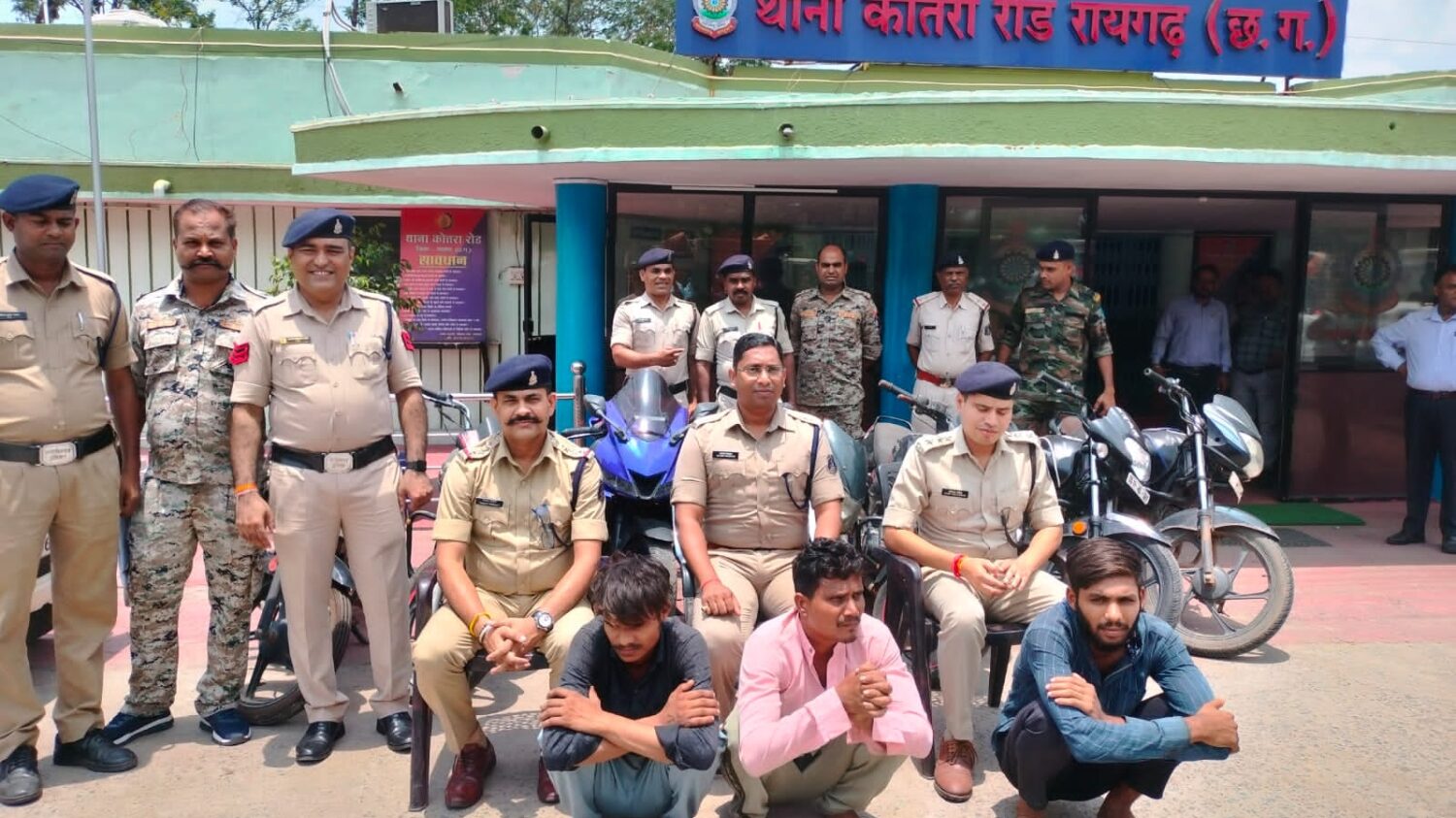 रायगढ़ : प्लांट में ठेकेदार के अधीन वेल्डर और फीटर के काम की आड में चुरा रहे थे शहर से बाइक ; शातिर चोर बाइक के लाॅक खोलने में माहिर, पुलिस को मिले हैं आरोपियों के अपराधिक रिकॉर्ड…