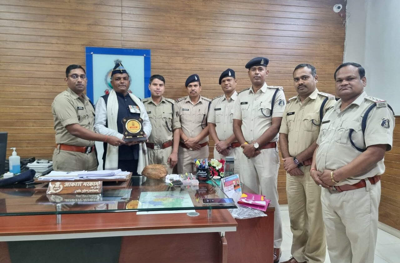 कारगिल योद्धा राजपूताना राइफल के हवलदार गुलाबन सिंह ठाकुर का पुलिस कार्यालय में किया गया सम्मान…