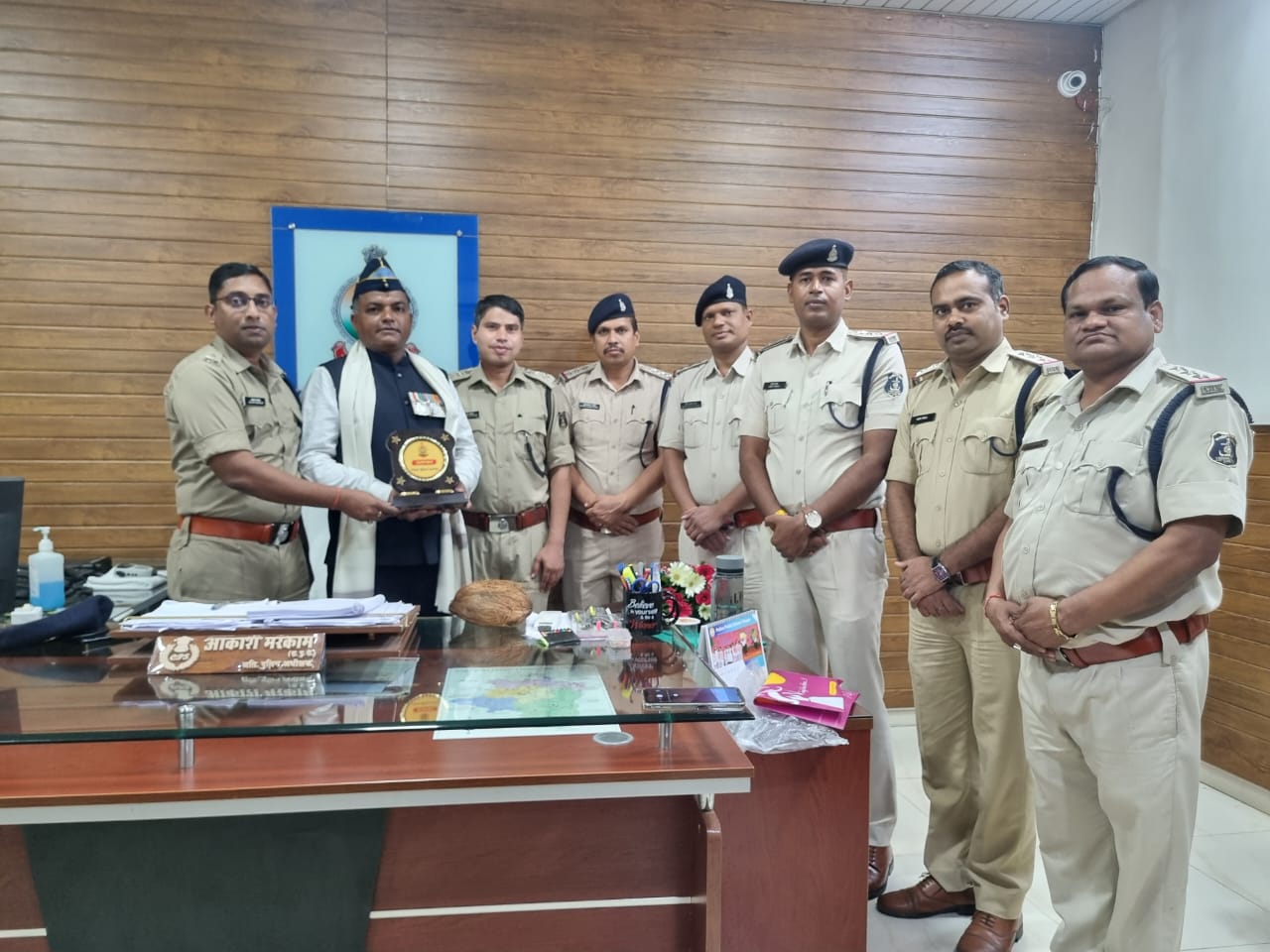 कारगिल योद्धा राजपूताना राइफल के हवलदार गुलाबन सिंह ठाकुर का पुलिस कार्यालय में किया गया सम्मान…