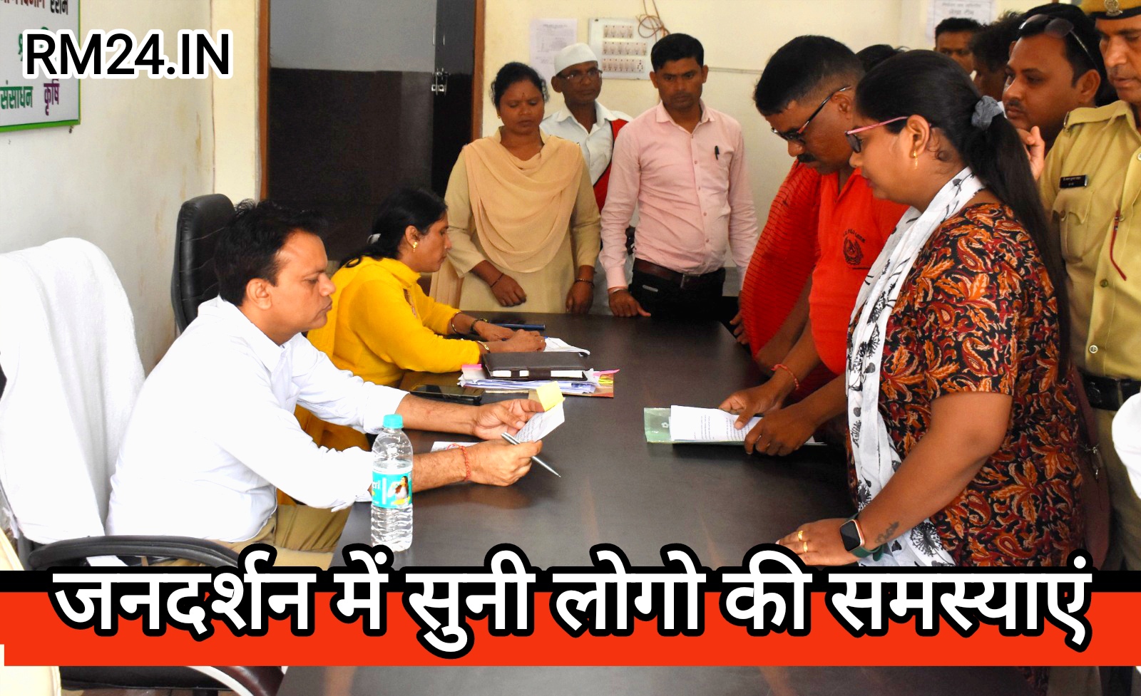 कलेक्टर ने जनदर्शन में पहुँचे लोगों के मांगों एवं समस्याओं का समुचित निराकरण सुनिश्चित करने के दिए निर्देश