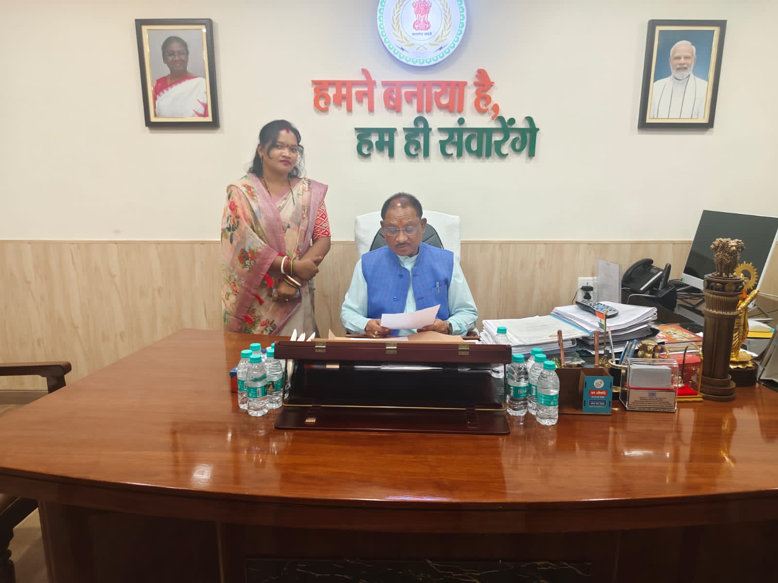 मुख्यमंत्री विष्णु देव साय को फरसाबहार में अपैक्स बैंक, उपपंजीयक, उपकोषालय एसडीओपी कार्यालय  खोलने हेतु बीडीसी सुनीति भोय ने सौंपा मांग पत्र