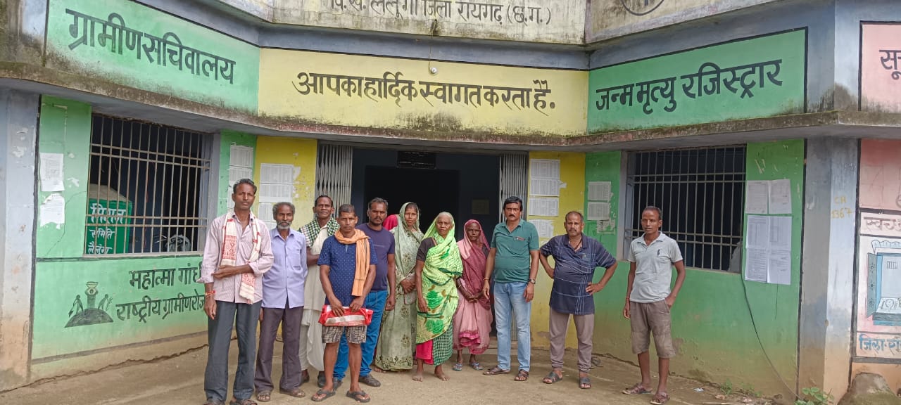 लैलूंगा : ग्राम पंचायत पाकरगांव में गरीबों के अनाज पर डाका डालने वाले पर, आवश्यक वस्तु अधिनियम की धारा 3,7 में कार्यवाही आखिर कब??…सुने क्या कहते है ग्रामीण…