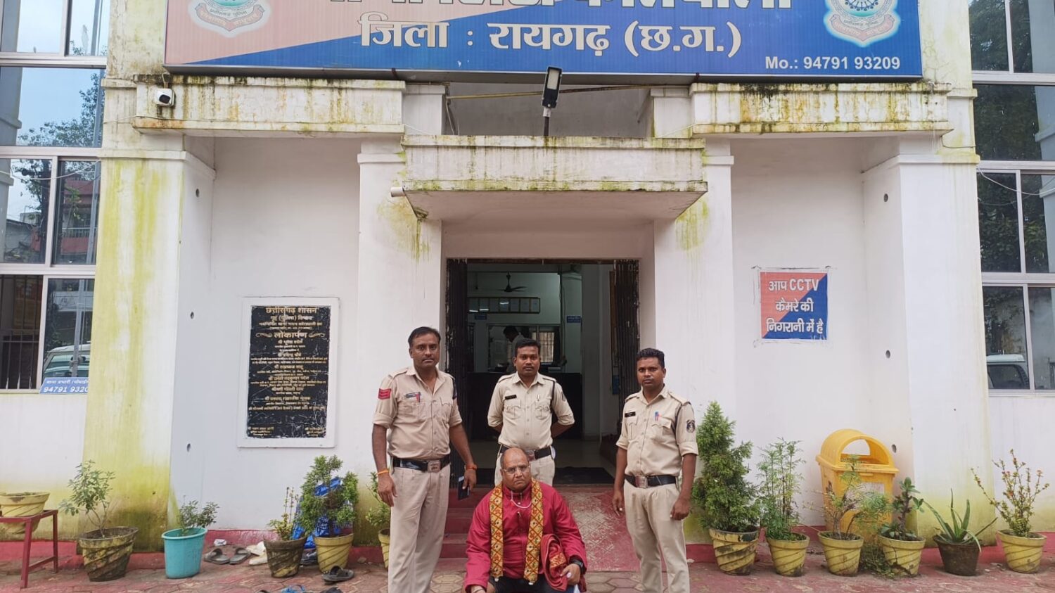 रायगढ़ : दरवाजा खटखटाने के मामूली विवाद पर धारदार हथियार से युवक पर हमला, कोतवाली पुलिस ने आर्म्स एक्ट और सुसंगत धाराओं पर की कार्रवाई…
