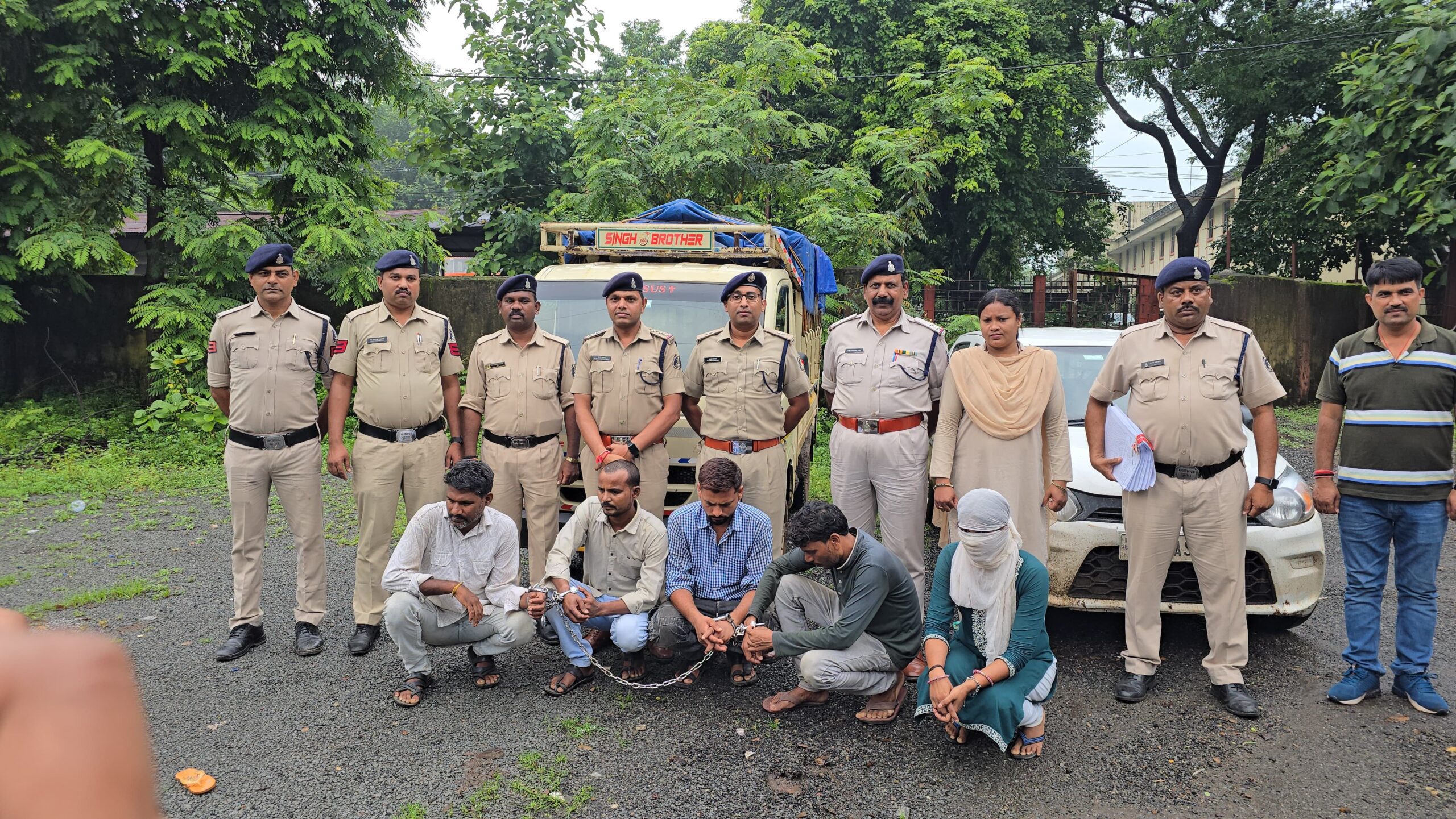 रायगढ़ : पुलिस की गांजा तस्करी पर बड़ी कार्रवाई, 175 किलो गांजा समेत 43 लाख रुपये की संपत्ति जप्त…