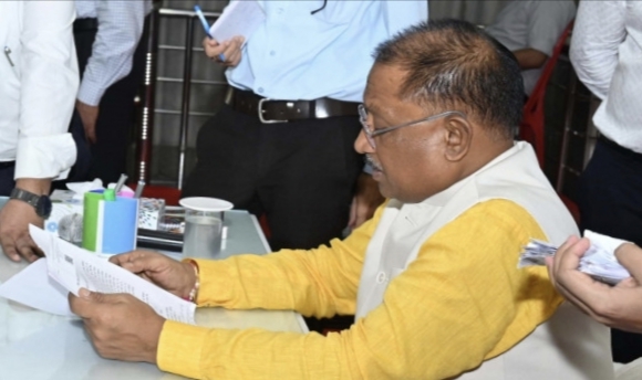 रायपुर : बैगा आदिवासी की जमीन पर कब्जे की शिकायत, मुख्यमंत्री ने कलेक्टर को दिए उचित कार्रवाई के निर्देश…