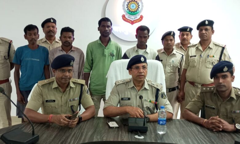 कुनकुरी : श्रीनदी किनारे सिर कटी लाश के मामले में पुलिस ने किया बड़ा खुलासा ; मृतक के सगे,मौसेरे भाइयों समेत चार गिरफ्तार…