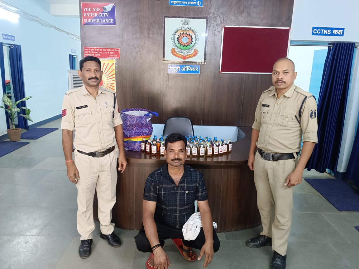 रायगढ़ : अवैध शराब रखने और बेचने के मामले में ढाबा मालिक गिरफ्तार, 52 पाव देशी, अंग्रेजी शराब जप्त…