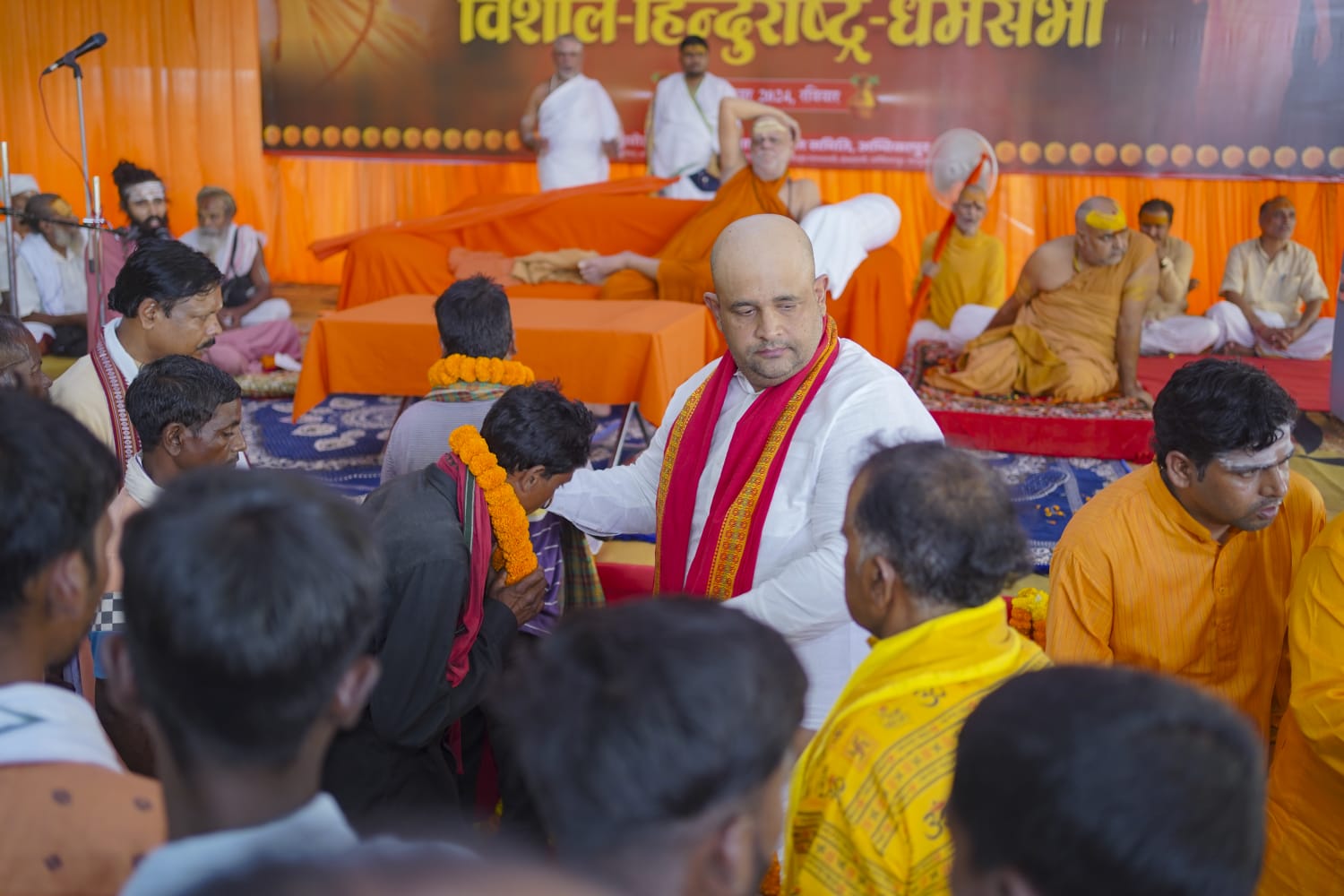 प्रबल प्रताप सिंह जूदेव ने पुरी पीठ के 145 वें श्रीमज्जगद्गुरु शंकराचार्य के आशीर्वाद से 22 परिवार के 100 सदस्य सनातन धर्म में घरवापसी कराई 