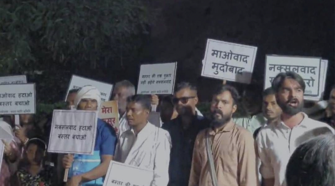 नई दिल्ली : बस्तर के नक्सल हिंसा में अपनों को खोए पीड़ितों ने दिल्ली में बताया दर्द, बोले-हमारा मानवाधिकार आखिर है कहां ??…