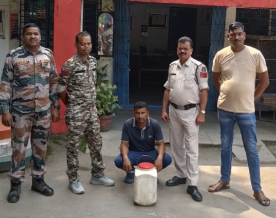 रायगढ़ : अवैध शराब परिवहन पर भूपदेवपुर पुलिस की कड़ी नजर ; 10 लीटर महुआ शराब समेत आरोपी गिरफ्तार…