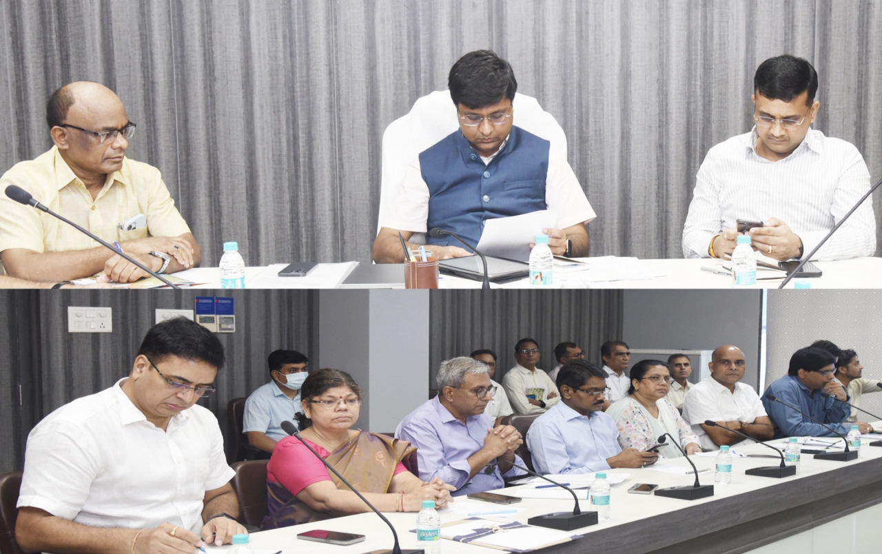 रायपुर : जनसम्पर्क आयुक्त ने विभागीय अधिकारियों से काम-काज की ली जानकारी…