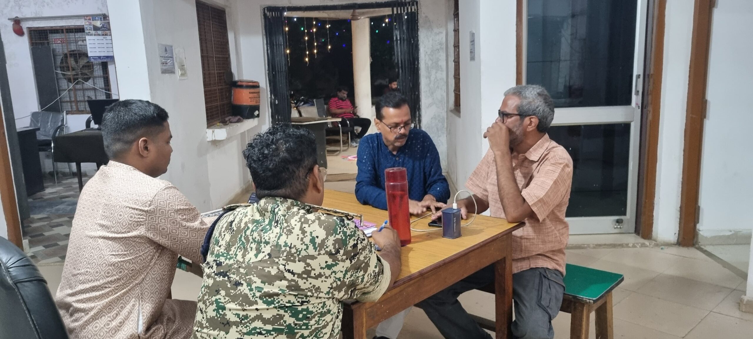 प्रदेश में गुंडागर्दी चरम पर ; अवैध गैस भंडारण की शिकायत लेकर थाने पहुंचे वरिष्ठ पत्रकार से मारपीट… प्रदेश में गुंडागर्दी चरम पर ; अवैध गैस भंडारण की शिकायत लेकर थाने पहुंचे वरिष्ठ पत्रकार से मारपीट…