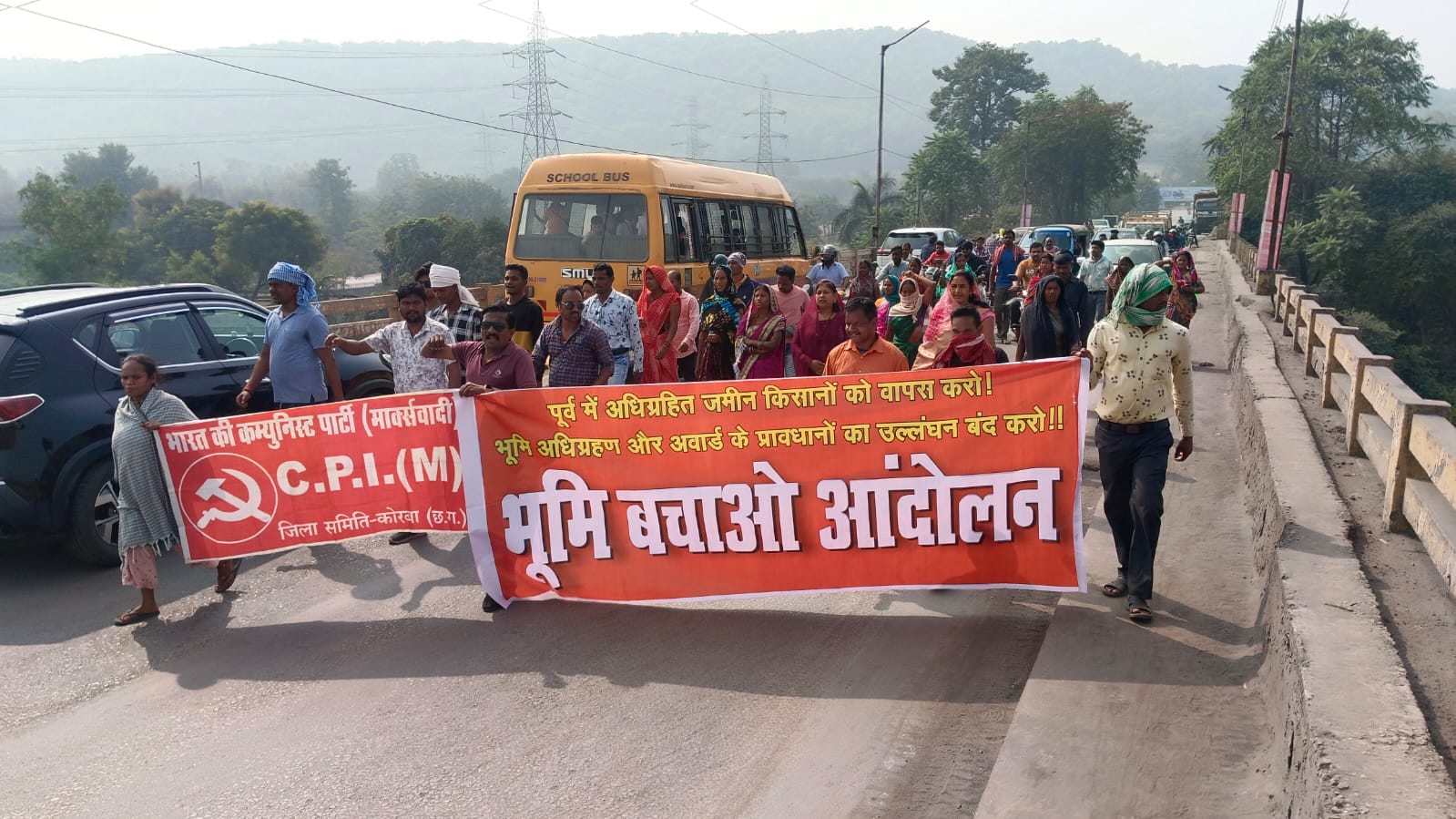 खम्हरिया गांव के किसानों की बेदखली पर रोक की मांग, 15 किलोमीटर पदयात्रा कर माकपा ने कलेक्टर को सौंपा ज्ञापन… खम्हरिया गांव के किसानों की बेदखली पर रोक की मांग, 15 किलोमीटर पदयात्रा कर माकपा ने कलेक्टर को सौंपा ज्ञापन…
