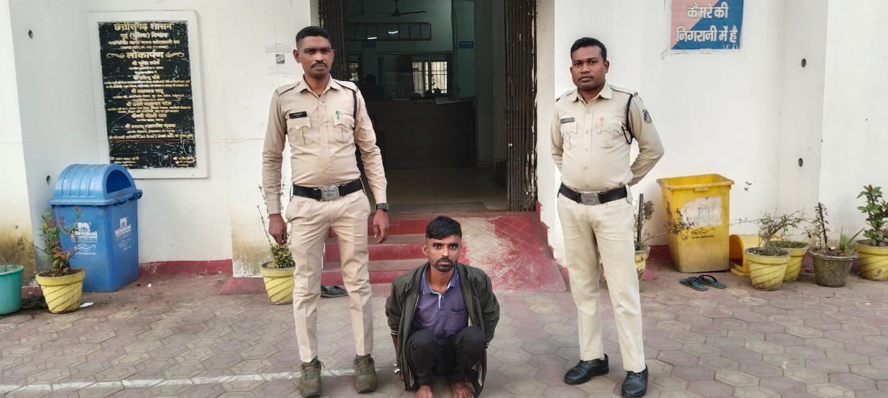 रायगढ़ : मैनेजर से मारपीट करने वाले गैस डिलीवरी ब्वॉय पर कोतवाली पुलिस ने की आर्म्स एक्ट की कार्रवाई…