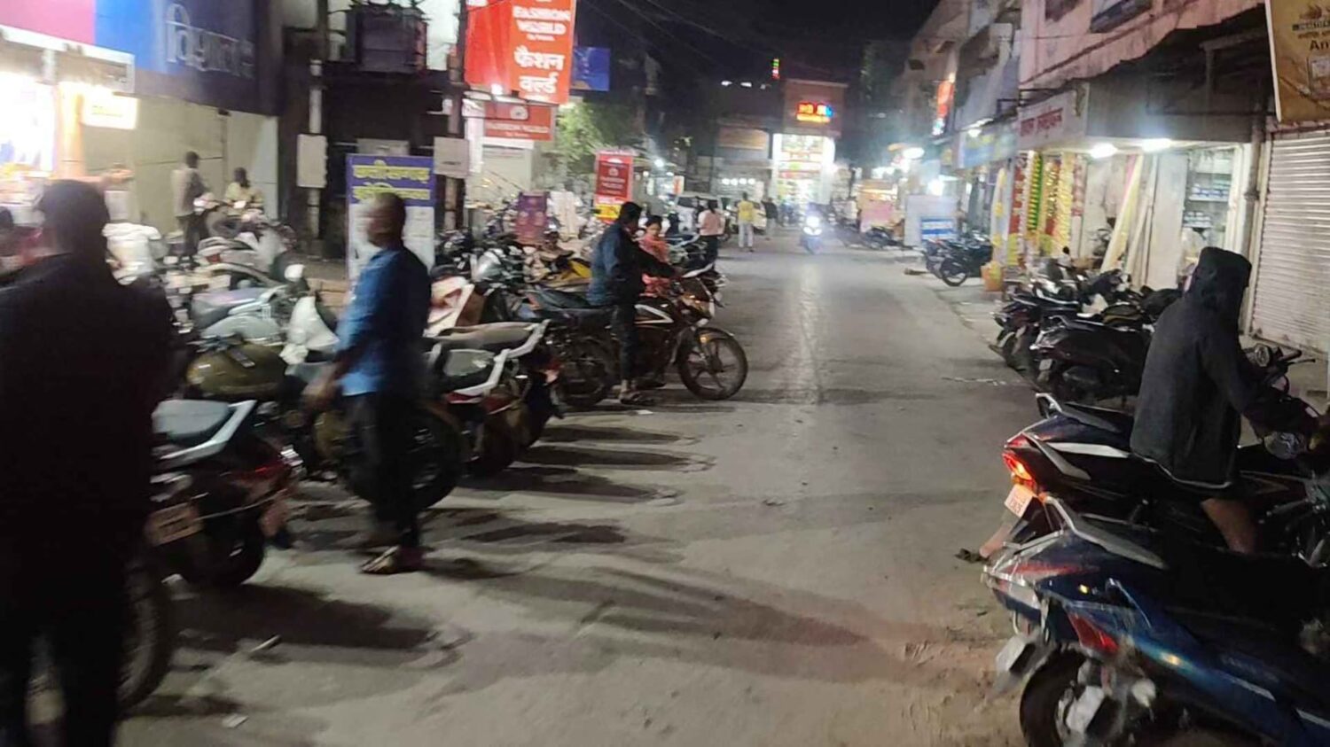 रायगढ़ : डिवाइडर होने पर बंद हुई यह सड़क, जिसका फायदा उठा रहा दुकानदार, क्या निगम जांच कर करेगी कार्यवाही??..
