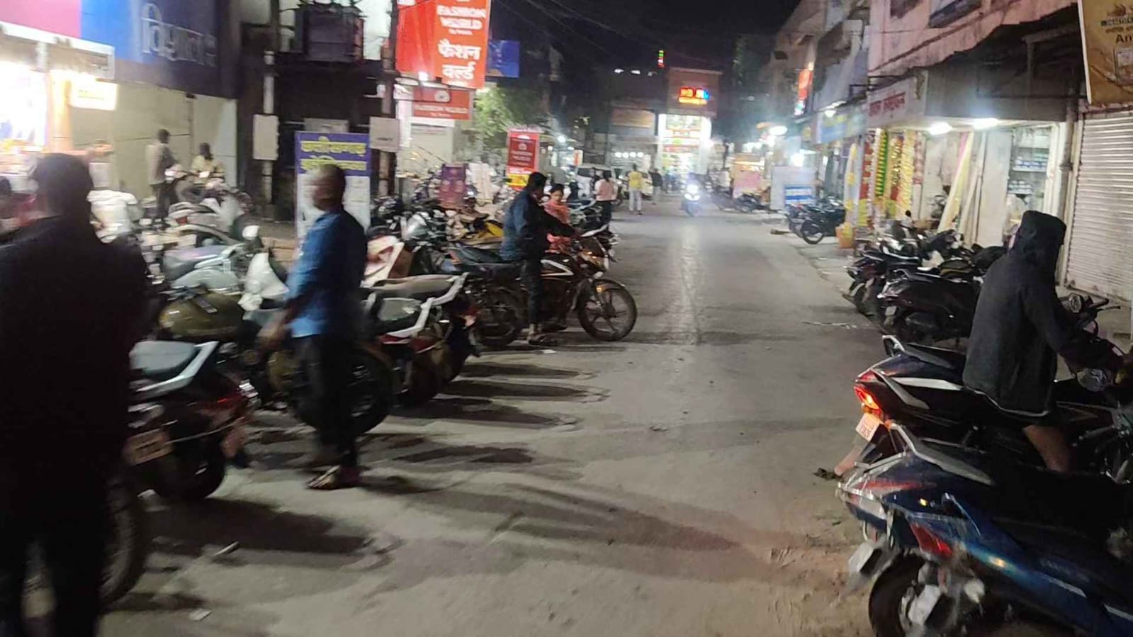 रायगढ़ : डिवाइडर होने पर बंद हुई यह सड़क, जिसका फायदा उठा रहा दुकानदार, क्या निगम जांच कर करेगी कार्यवाही??..