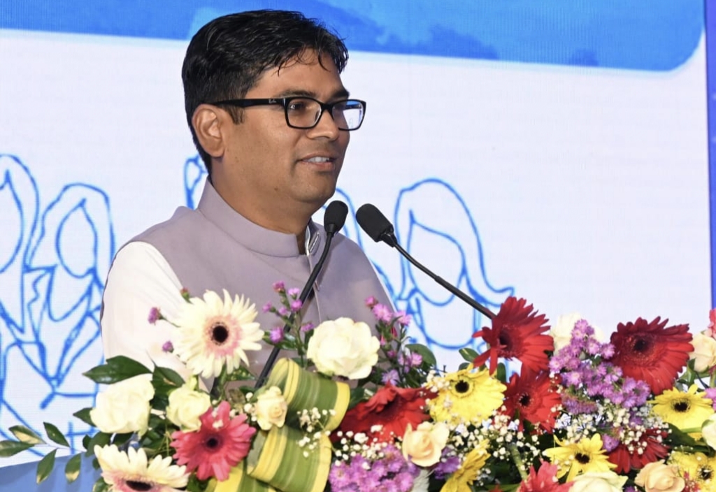 रायपुर : देशभर में हो रहे नवाचारों, बेस्ट प्रेक्टिसेस और जनोन्मुखी कार्यों पर सम्मेलन में हो रहा विमर्श…