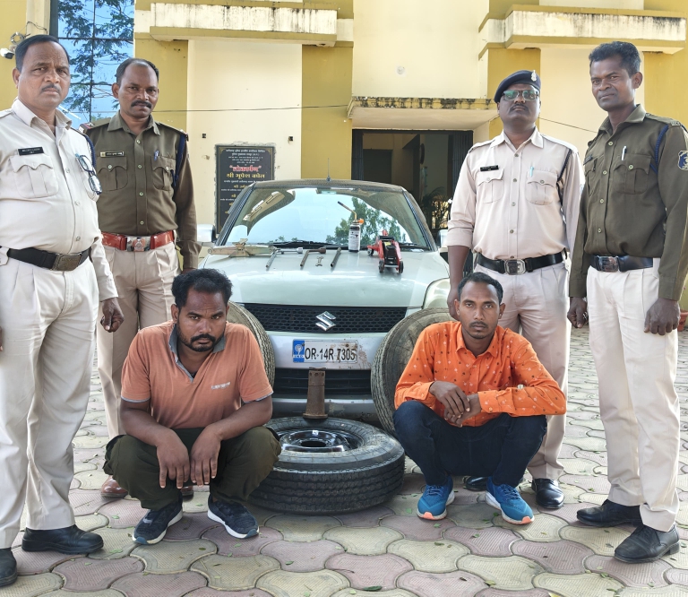 कांसाबेल : अन्तर्राज्यीय चोर गिरोह के 02 सदस्य चढ़े पुलिस के हत्थे; जिले में आधा दर्जन से अधिक घटनाओं को दे चुके अंजाम…