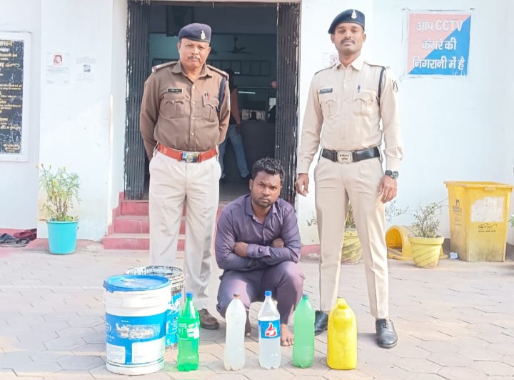 रायगढ़ : मधुबनपारा में कोतवाली पुलिस की बड़ी कार्रवाई, 28 लीटर महुआ शराब और नकदी जब्त, एक गिरफ्तार…