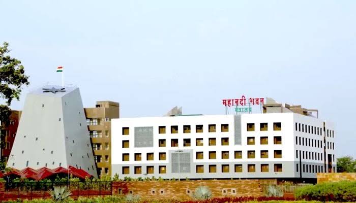रायपुर : ट्रैफिक नियमों पर सरकार सख्त : मुख्य सचिव ने जारी किया नोटिस, अधिकारियों- कर्मचारियों को कड़ाई से पालन करने के दिए निर्देश…