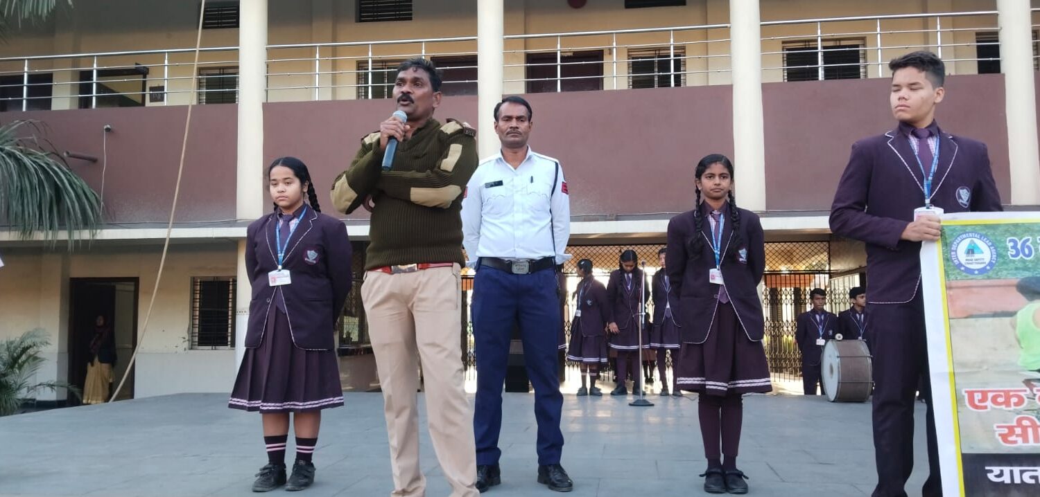 “राष्ट्रीय सड़क सुरक्षा माह 2025” के दूसरे दिन यातायात पुलिस रायगढ़ ने चलाया जागरूकता अभियान…