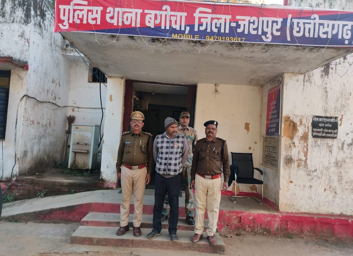 जशपुर : धार्मिक उन्माद फैलाने का प्रयास कर रहे आरोपी के खिलाफ बगीचा पुलिस ने की सख्त कार्यवाही…