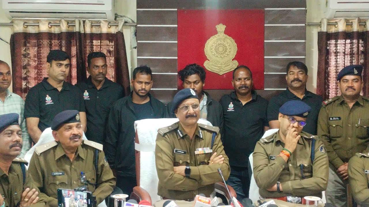 कोरबा : सराफा व्यापारी के चुनौती पूर्ण अंधे कत्ल की घटना का पटाक्षेप, दो आरोपी गिरफ्तार, एक फरार…