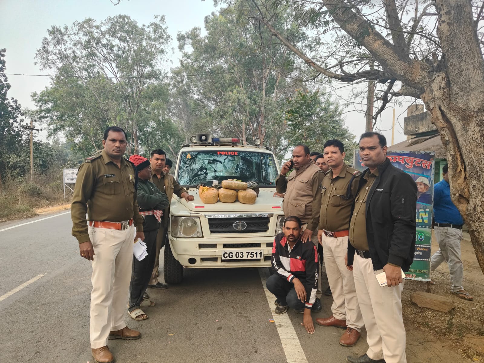 रायगढ़ : वाहन चेकिंग दौरान चक्रधरनगर पुलिस ने गांजा तस्कर को दबोचा, 7.220 किलो गांजा बरामद…