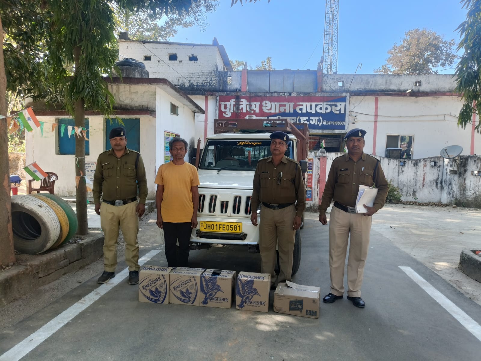 जशपुर : पुलिस की सक्रियता से अवैध तस्करी पर कसा शिकंजा ; अवैध शराब के जखीरे के साथ आरोपी गिरफ्तार, नाकाबंदी से बढ़ी सुरक्षा… जशपुर : पुलिस की सक्रियता से अवैध तस्करी पर कसा शिकंजा ; अवैध शराब के जखीरे के साथ आरोपी गिरफ्तार, नाकाबंदी से बढ़ी सुरक्षा…
