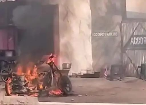 रायगढ़ में बड़ा हादसा: ढ़िमरापुर में सिलेंडर फटने से मची अफरा-तफरी, कई गाड़ियां जलकर खाक, कई लोग गंभीर रूप से झुलसे…