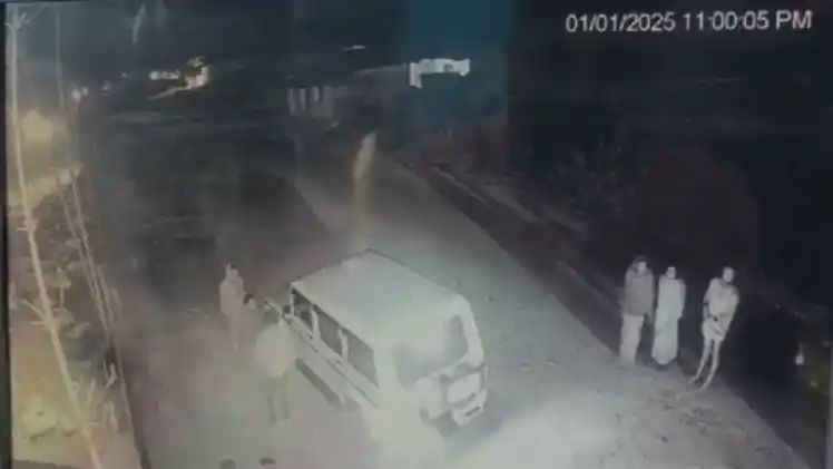 सूरजपुर : चोरी के आरोप में युवक की जमकर पिटाई, CCTV में कैद हुई वारदात, युवक की हालत गंभीर??…