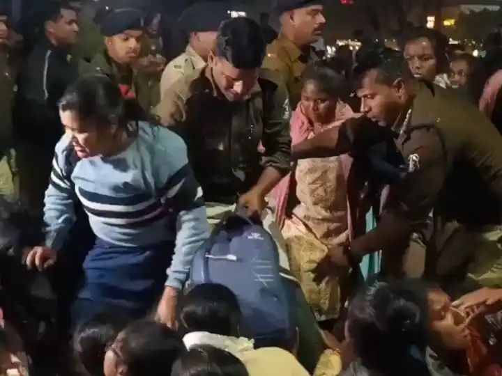 रायपुर में B.Ed सहायक शिक्षकों का पुलिस हिरासत में लेना: प्रदर्शन और विवाद…