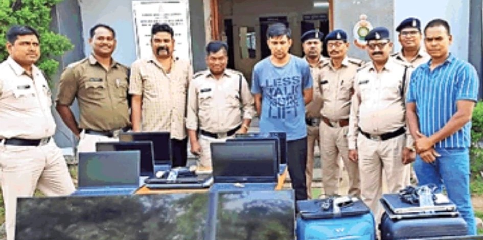 रायपुर : आईटीबीपी का जवान निकला शातिर चोर, पुलिस ने किया गिरफ्तार… रायपुर : आईटीबीपी का जवान निकला शातिर चोर, पुलिस ने किया गिरफ्तार…