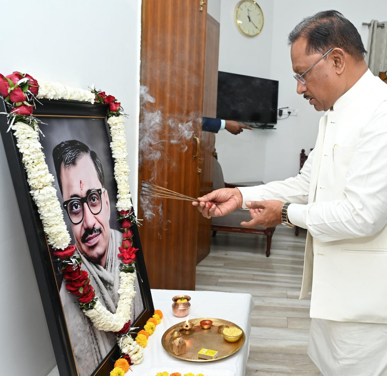 रायपुर : मुख्यमंत्री श्री विष्णु देव साय ने पंडित दीनदयाल उपाध्याय की पुण्यतिथि पर श्रद्धांजलि अर्पित की; अंत्योदय का संकल्प हमें समाज के हर वर्ग के उत्थान की प्रेरणा देता है-मुख्यमंत्री रायपुर : मुख्यमंत्री श्री विष्णु देव साय ने पंडित दीनदयाल उपाध्याय की पुण्यतिथि पर श्रद्धांजलि अर्पित की; अंत्योदय का संकल्प हमें समाज के हर वर्ग के उत्थान की प्रेरणा देता है-मुख्यमंत्री