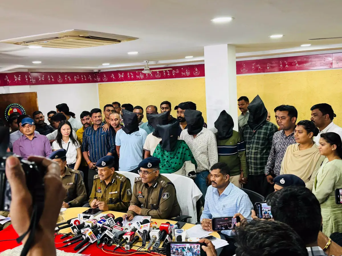 रायपुर : पूर्व BSF सूबेदार निकला रायपुर 60 लाख की डकैती का मास्टरमाइंड, पुलिस ने 10 आरोपियों को किया गिरफ्तार…