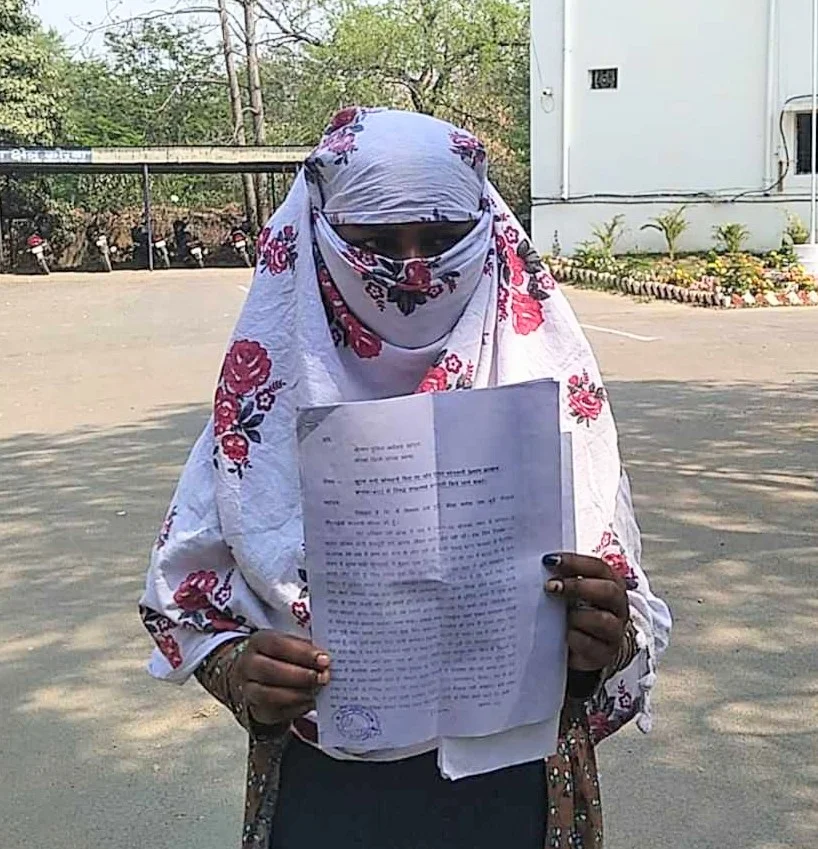 पुलिस आरक्षक पर 7 साल तक शोषण का आरोप, पीड़िता ने एसपी से लगाई न्याय की गुहार… पुलिस आरक्षक पर 7 साल तक शोषण का आरोप, पीड़िता ने एसपी से लगाई न्याय की गुहार…