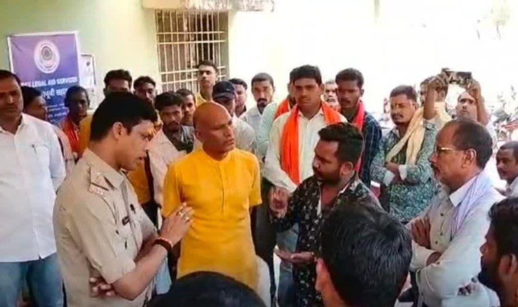 छत्तीसगढ़ : न्याय मांगते-मांगते मौत- पुलिस की बेरुखी ने ले ली युवक की जान… छत्तीसगढ़ : न्याय मांगते-मांगते मौत- पुलिस की बेरुखी ने ले ली युवक की जान…