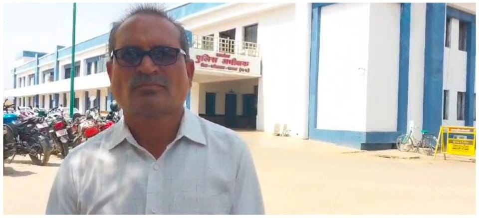 कानून को ठेंगा ! रायपुर में दबंग पुलिसकर्मी की गुंडागर्दी, किसान को झूठे केस और मौत की धमकी…