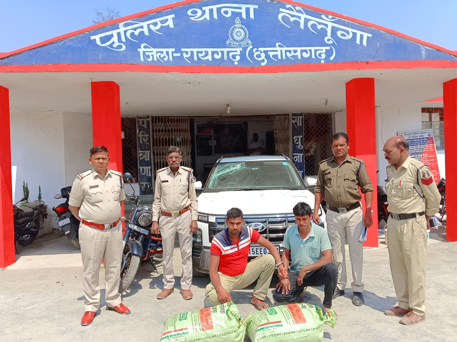 रायगढ़ में नशे के सौदागरों पर बड़ी कार्रवाई, 22 किलो गांजा संग दो गिरफ्तार, ₹21.20 लाख की संपत्ति जब्त… रायगढ़ में नशे के सौदागरों पर बड़ी कार्रवाई, 22 किलो गांजा संग दो गिरफ्तार, ₹21.20 लाख की संपत्ति जब्त…