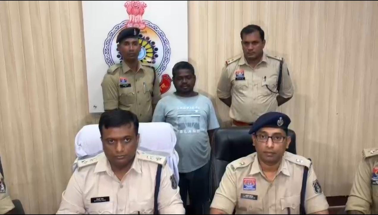 रायगढ़ में अवैध संबंध का खूनी अंत : दोस्त बना कातिल, 12 घंटे में पुलिस ने सुलझाई मर्डर मिस्ट्री…