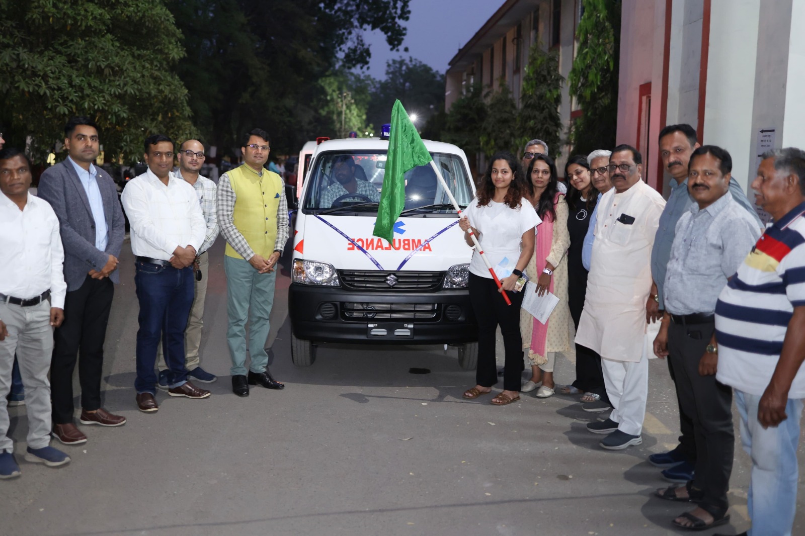 आपातकाल में संजीवनी! रेडक्रॉस रायगढ़ को मिली नई एम्बुलेंस, कलेक्टर कार्तिकेया गोयल ने दिखाई हरी झंडी…