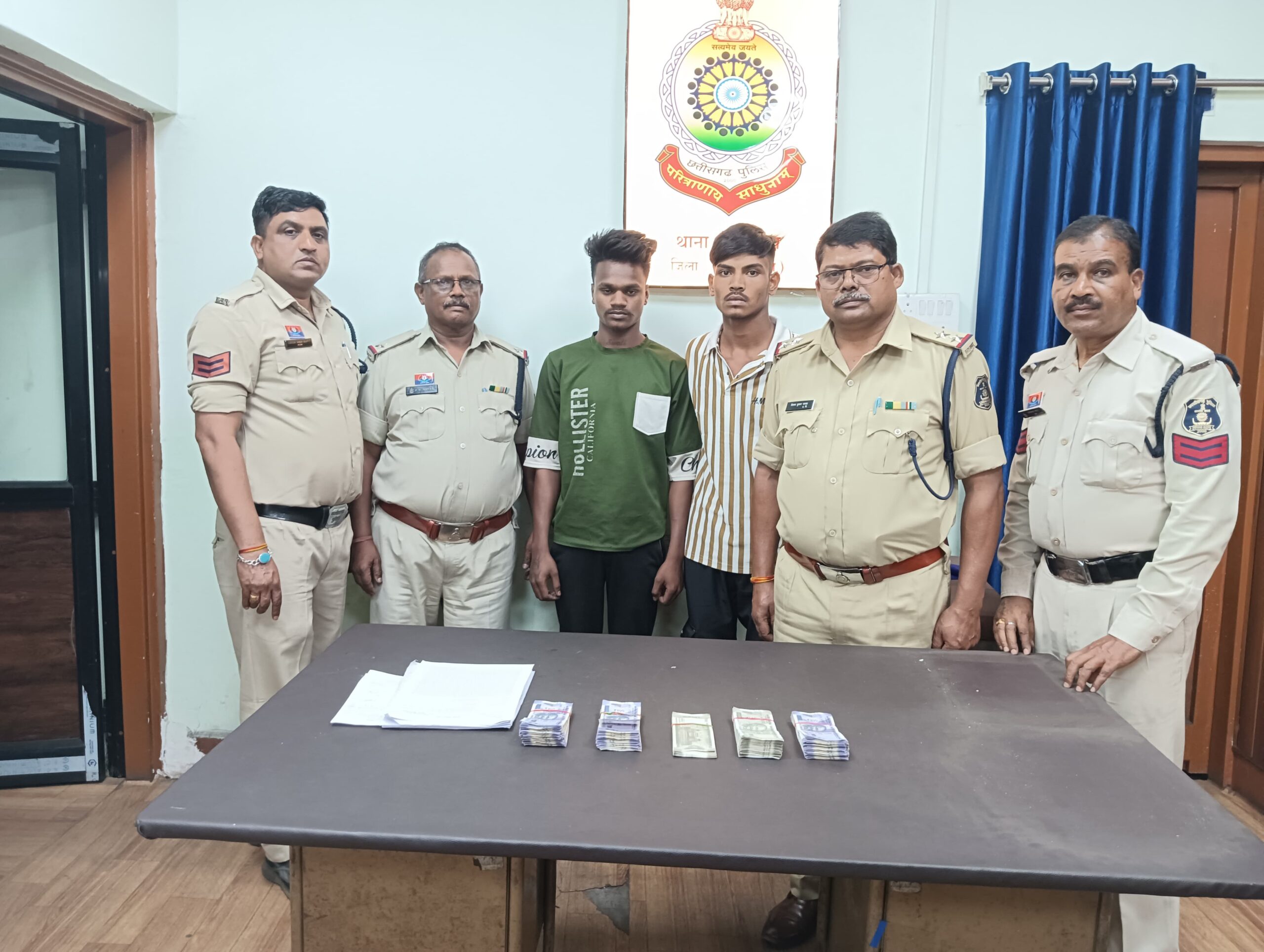 पूंजीपथरा पुलिस ने ताबड़तोड़ कार्रवाई कर ठेकेदार से लूटपाट करने वाले दो शातिर आरोपियों को किया गिरफ्तार, लूट की रकम 95,000 जप्त…