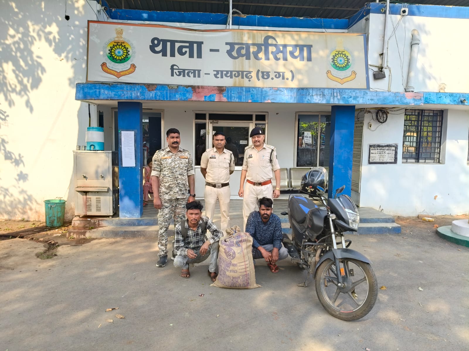 एनएच-49 पर खरसिया पुलिस की बड़ी कार्रवाई, 8.6 किलो गांजा के साथ दो तस्कर गिरफ्तार…